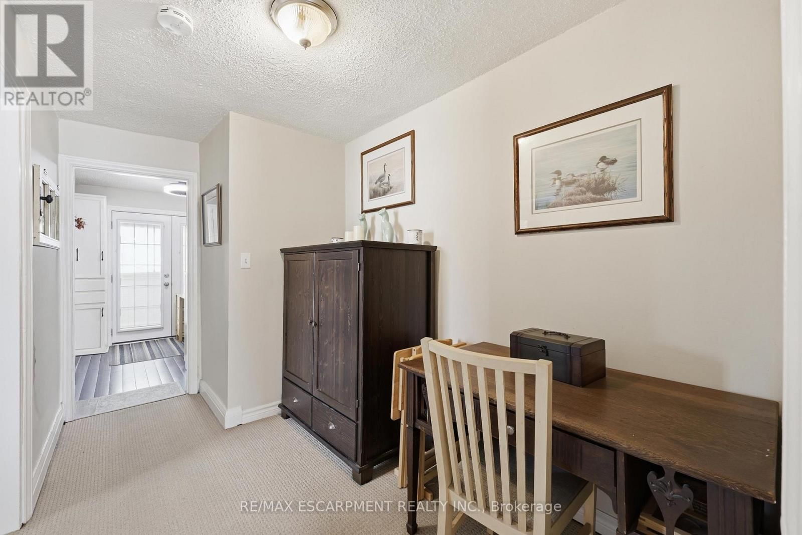 2074 CHURCHILL AVENUE Image 27