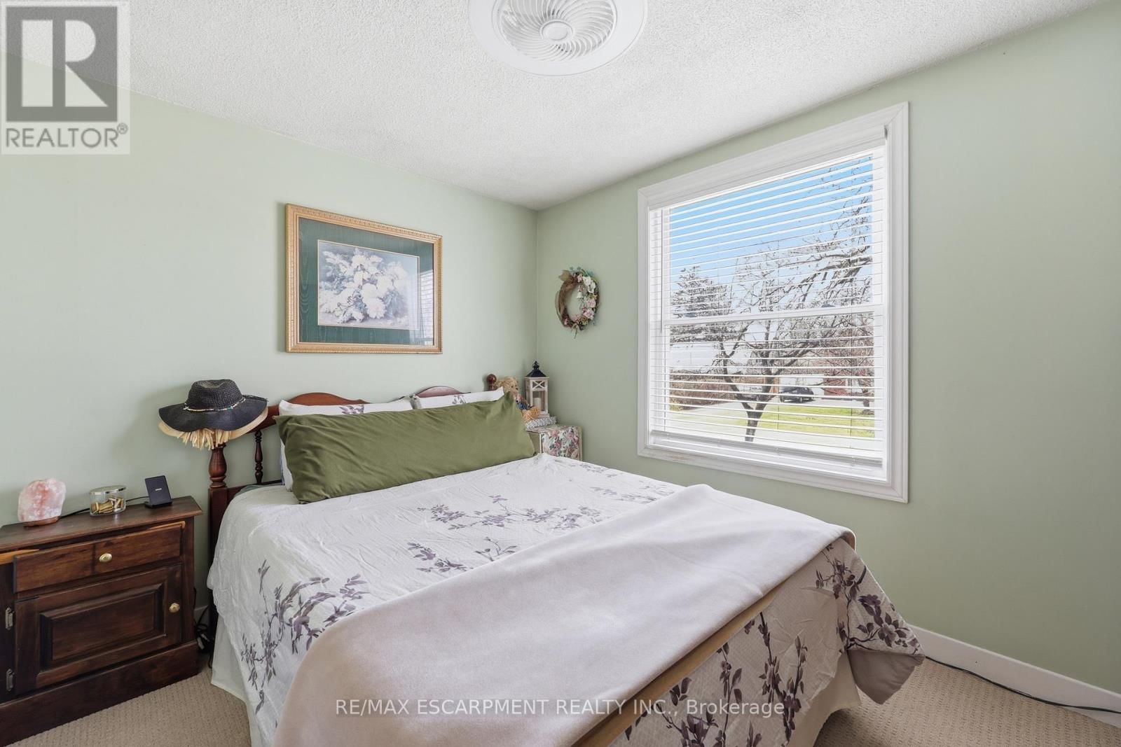 2074 CHURCHILL AVENUE Image 34