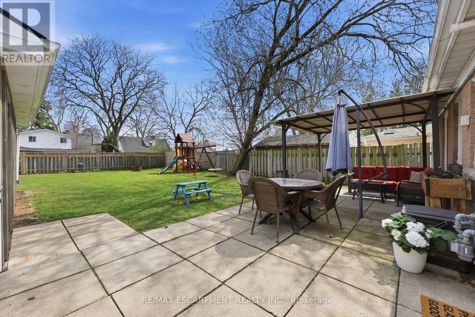 2074 CHURCHILL AVENUE Image 35