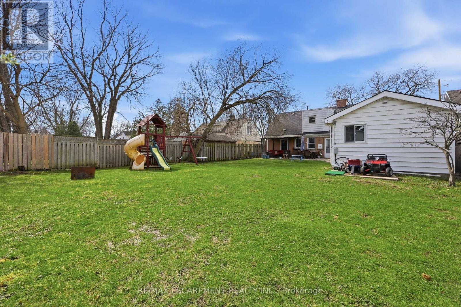 2074 CHURCHILL AVENUE Image 41