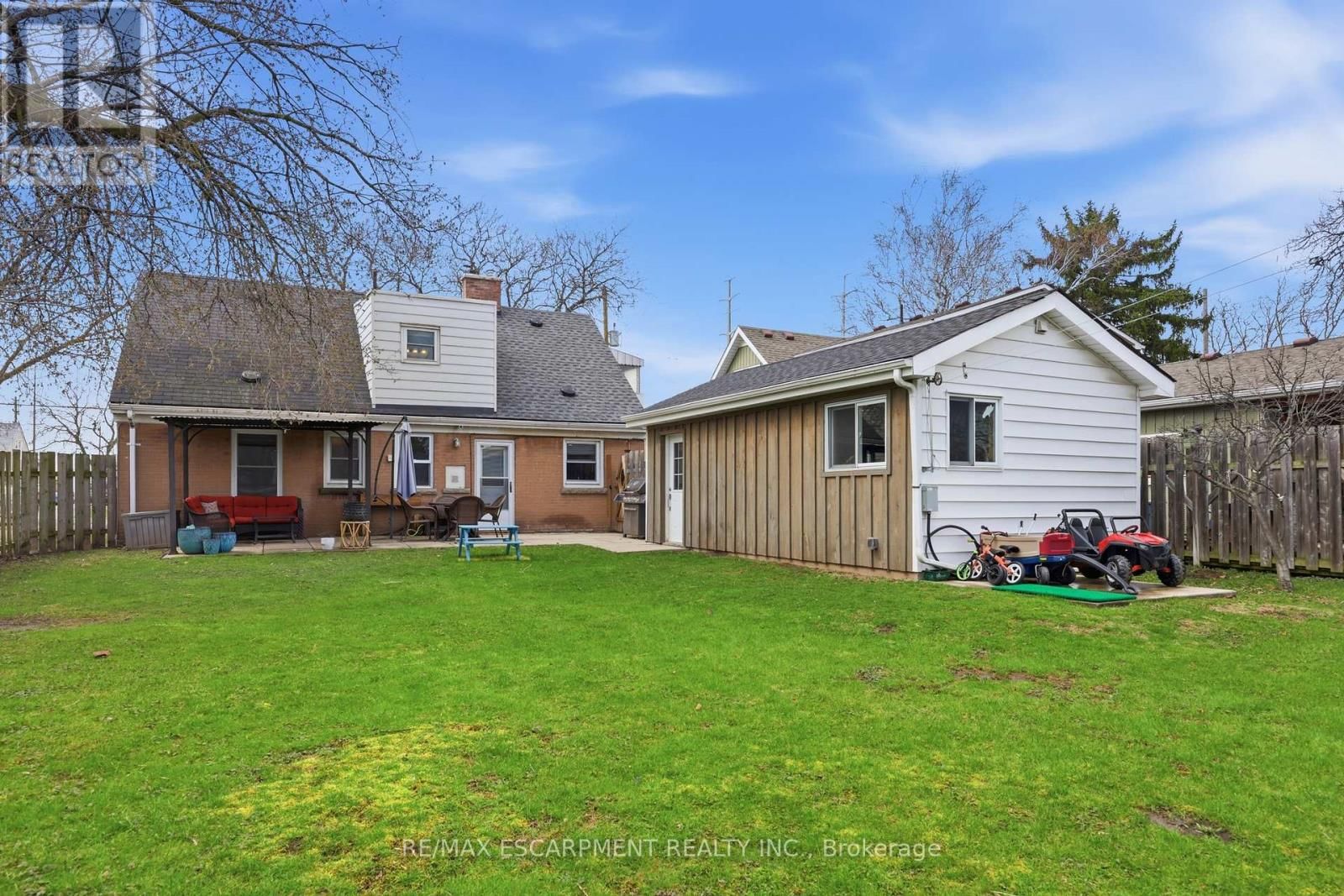 2074 CHURCHILL AVENUE Image 42