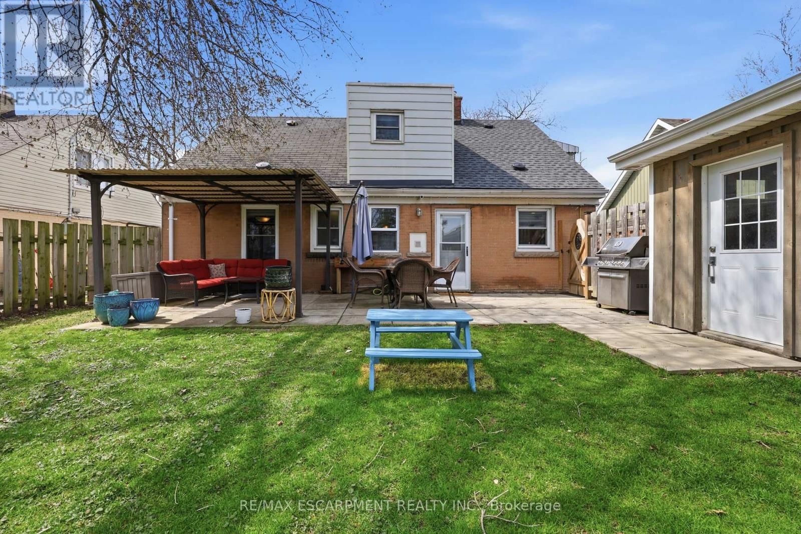 2074 CHURCHILL AVENUE Image 44