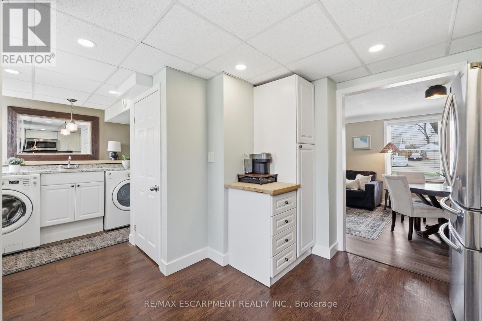 2074 CHURCHILL AVENUE Image 9