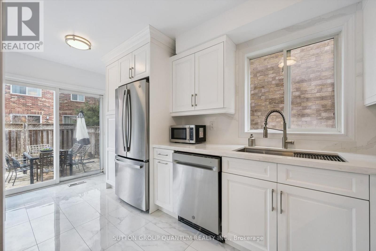 710 IRVING TERRACE Image 17