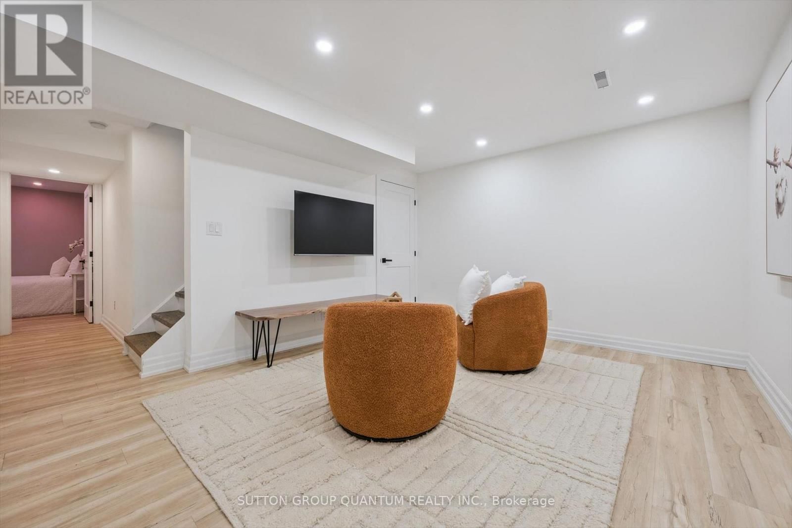 710 IRVING TERRACE Image 28