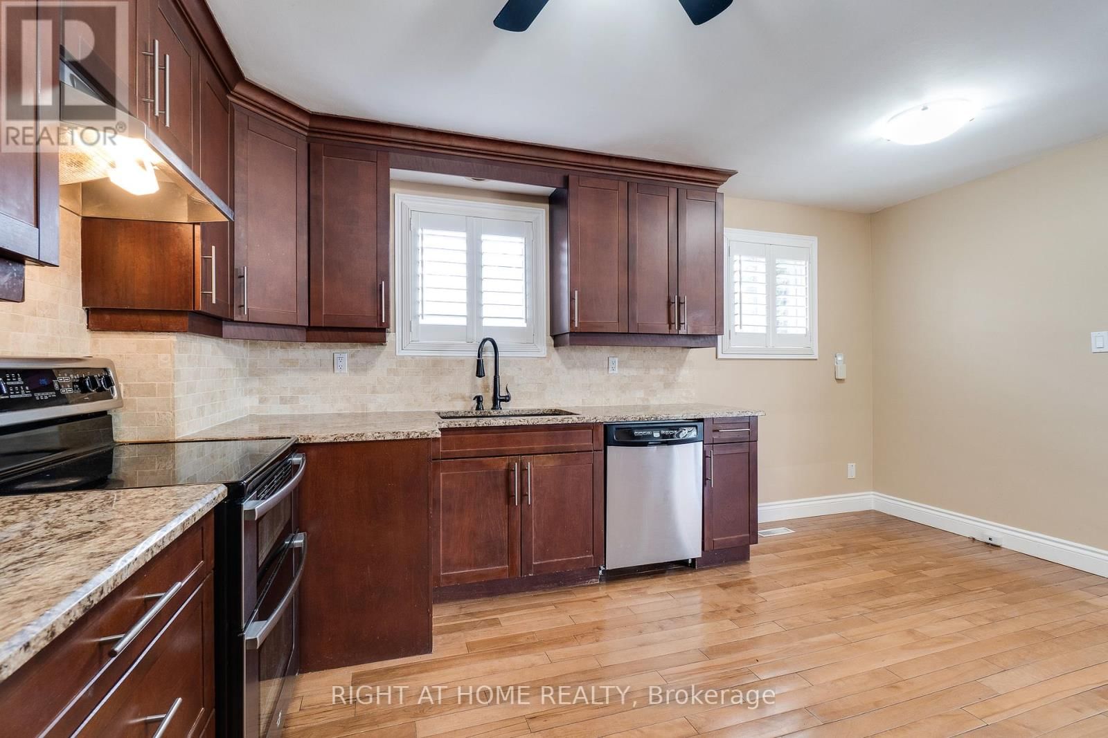 109 REXWAY DRIVE Image 11