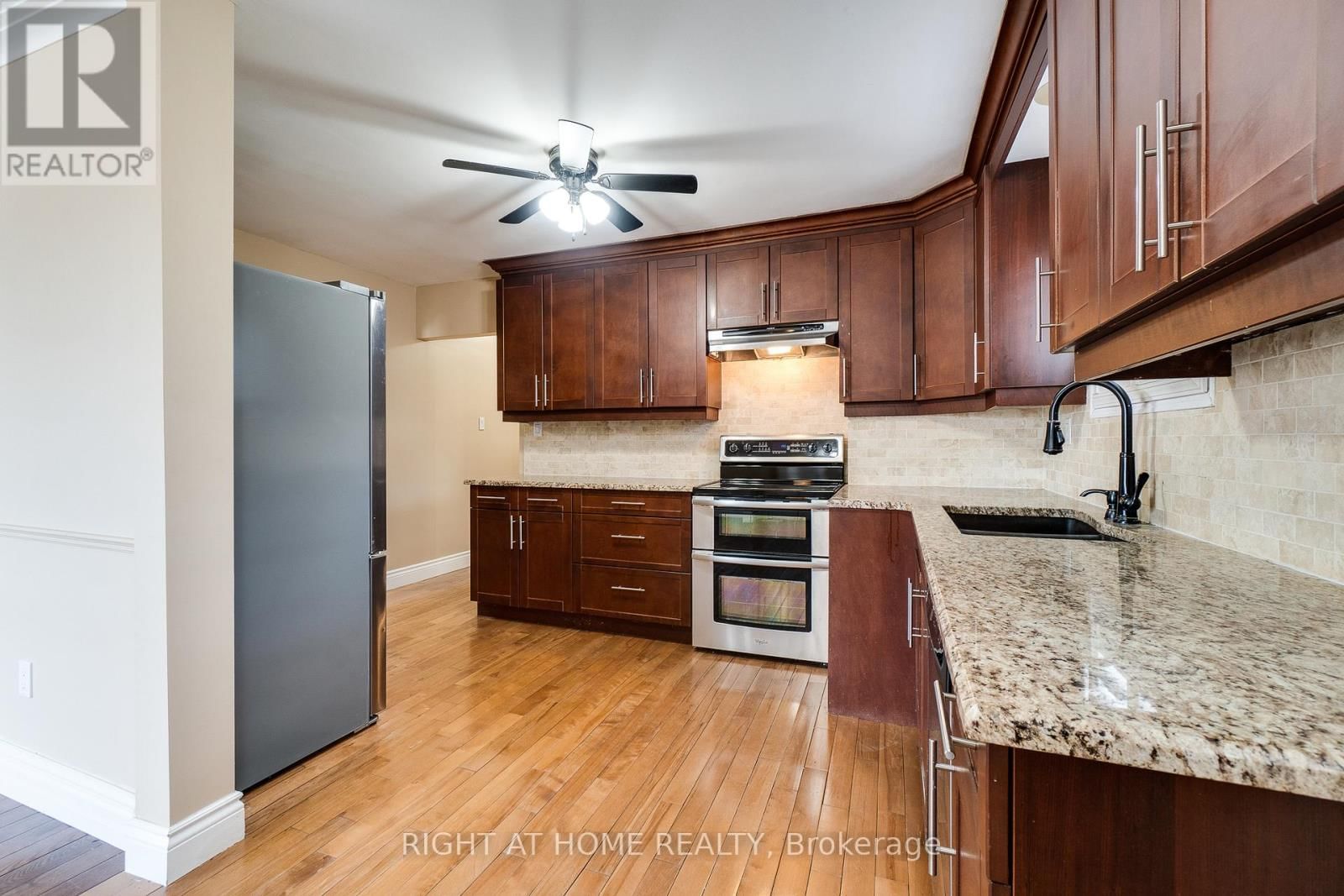 109 REXWAY DRIVE Image 12