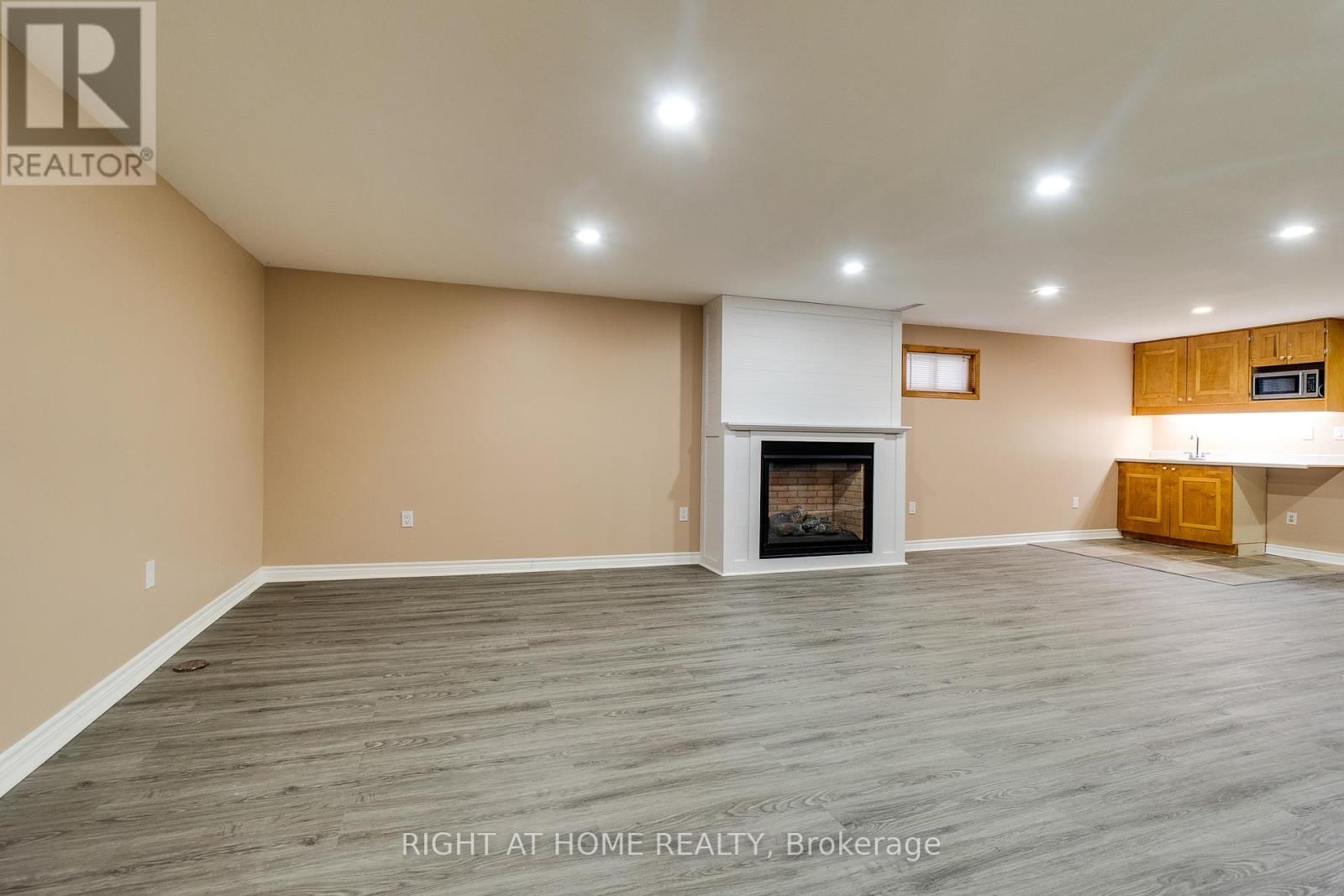 109 REXWAY DRIVE Image 25