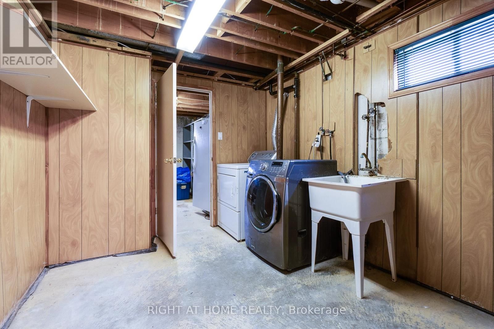 109 REXWAY DRIVE Image 32