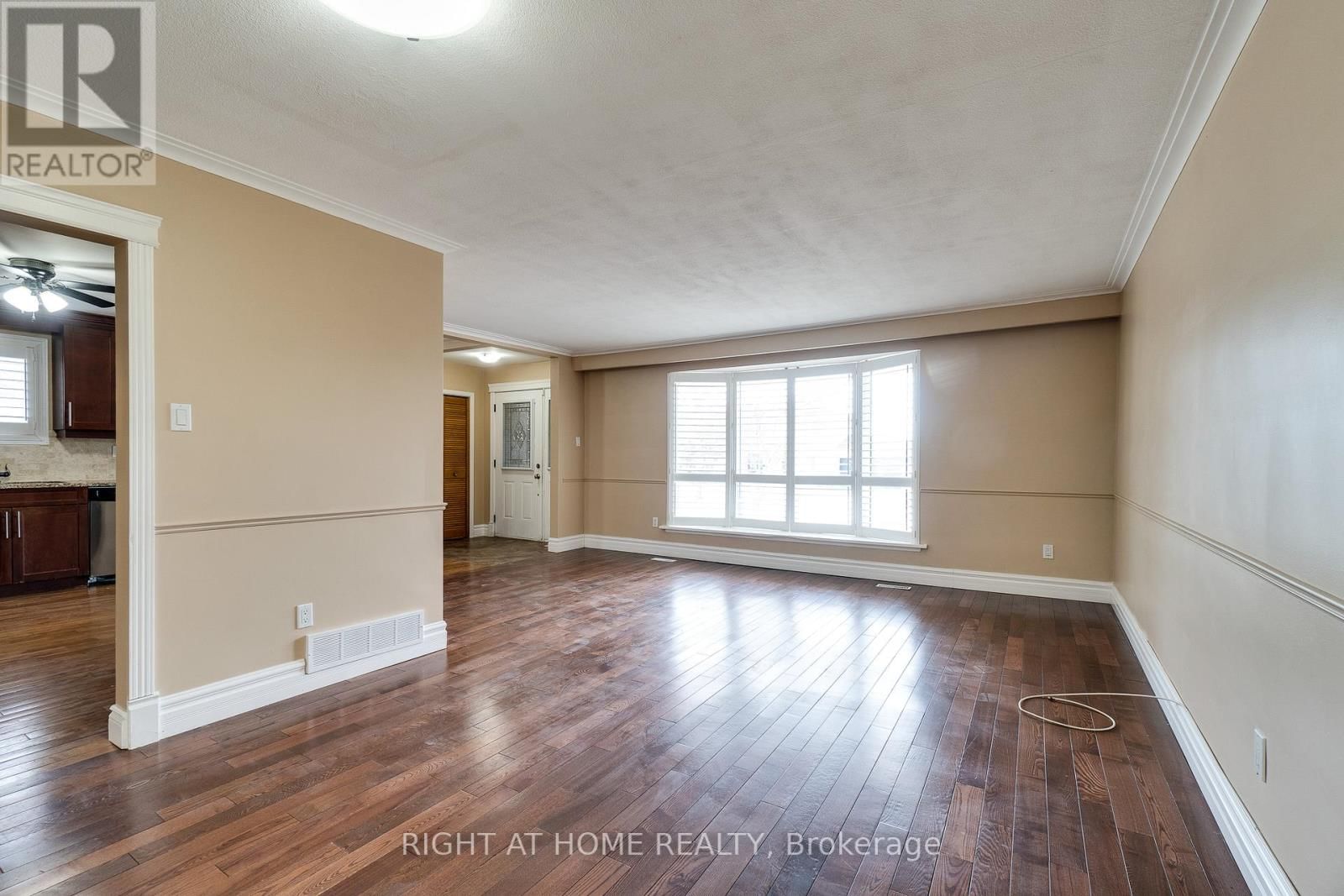 109 REXWAY DRIVE Image 8