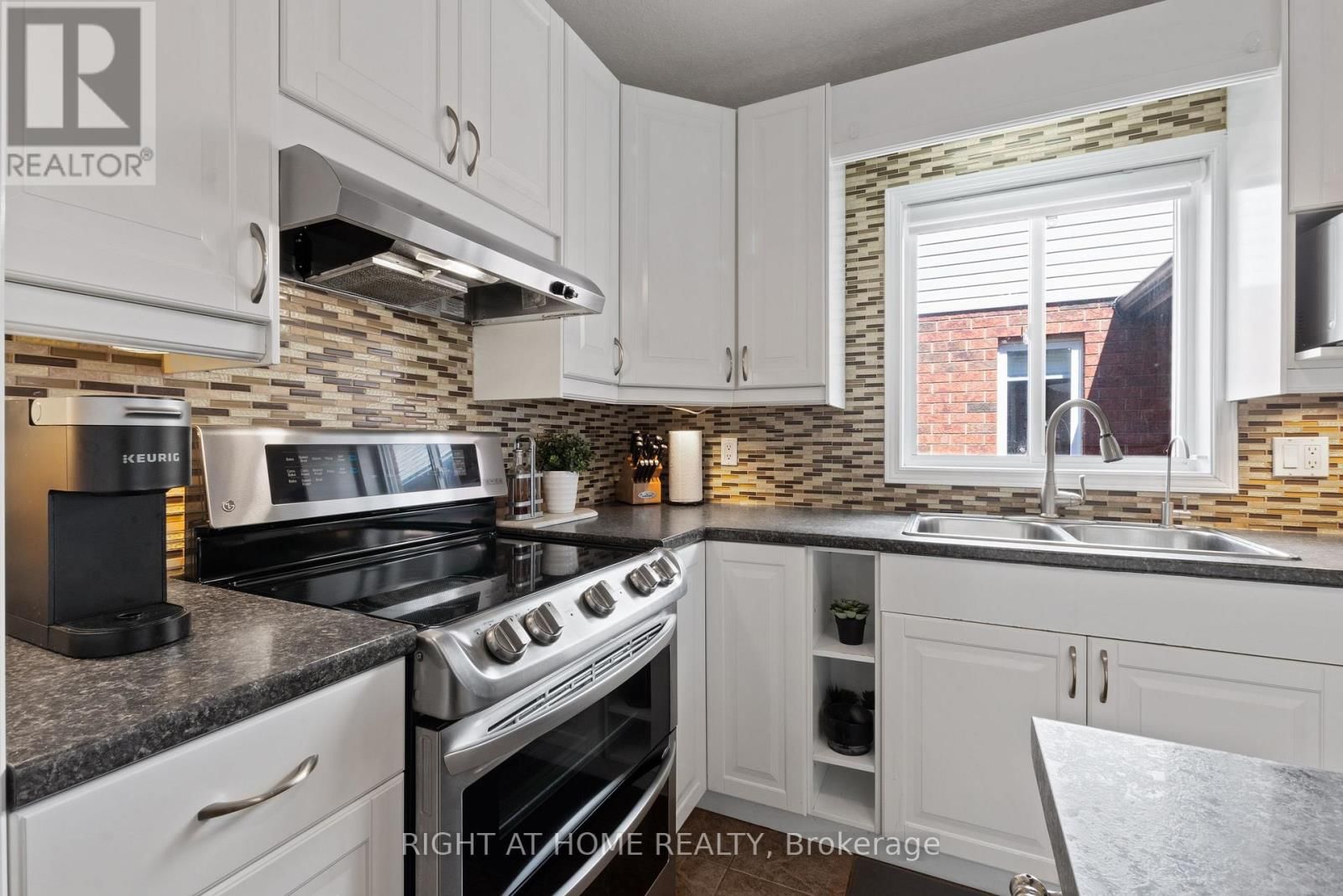 15 SETTLERS ROAD Image 11