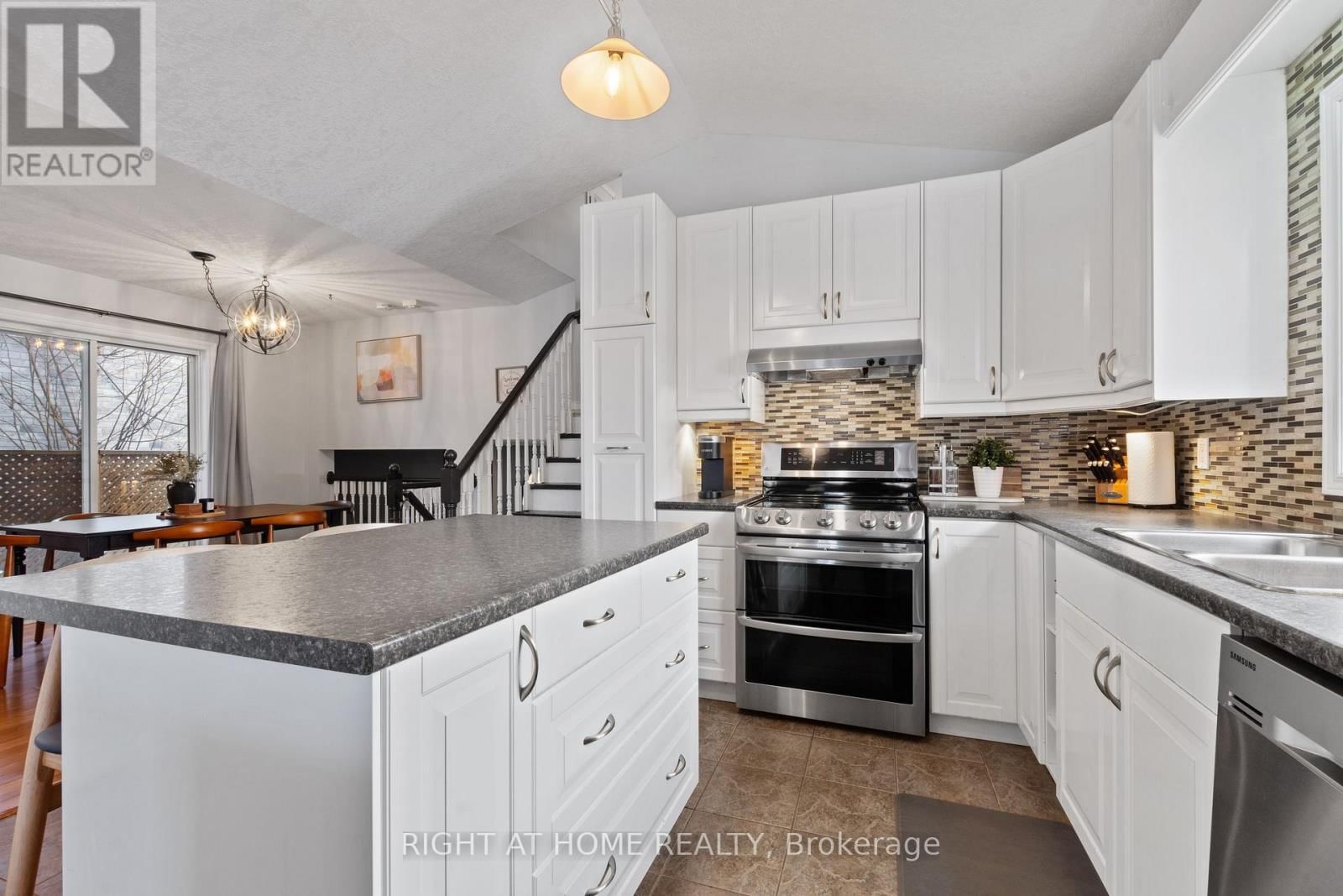 15 SETTLERS ROAD Image 13