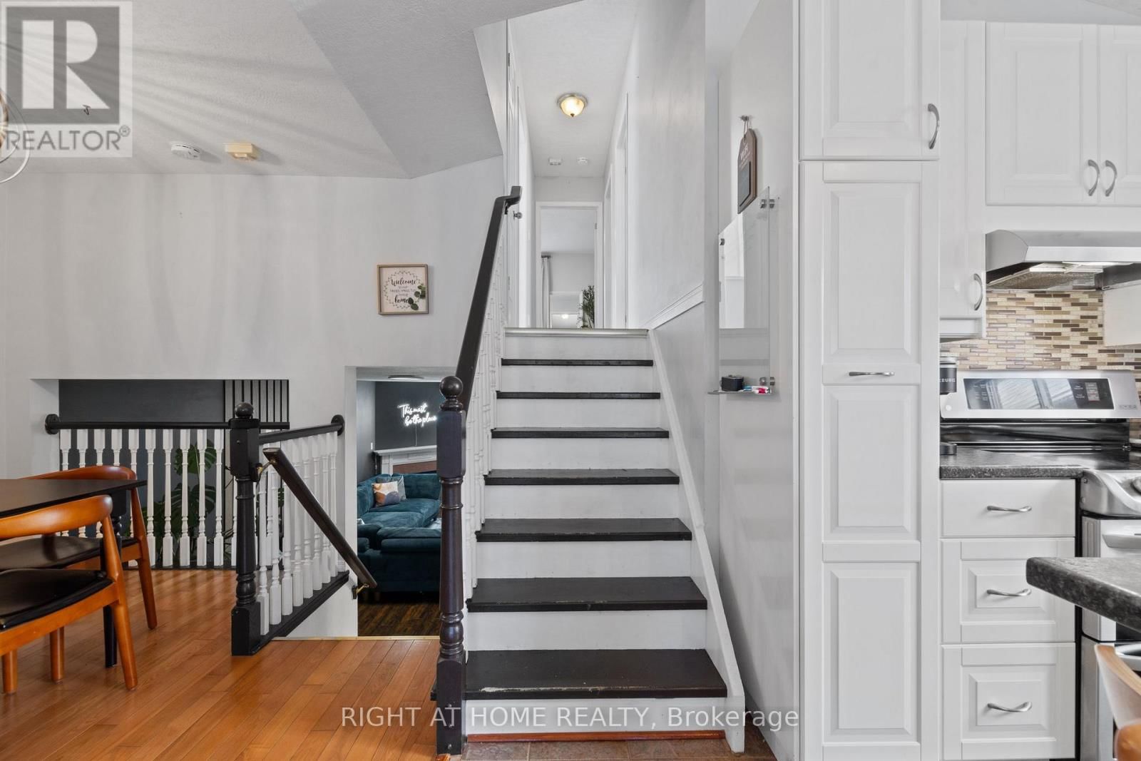 15 SETTLERS ROAD Image 16