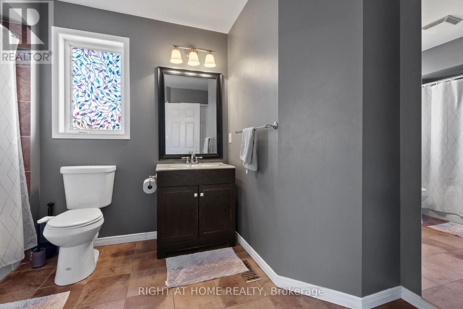 15 SETTLERS ROAD Image 23