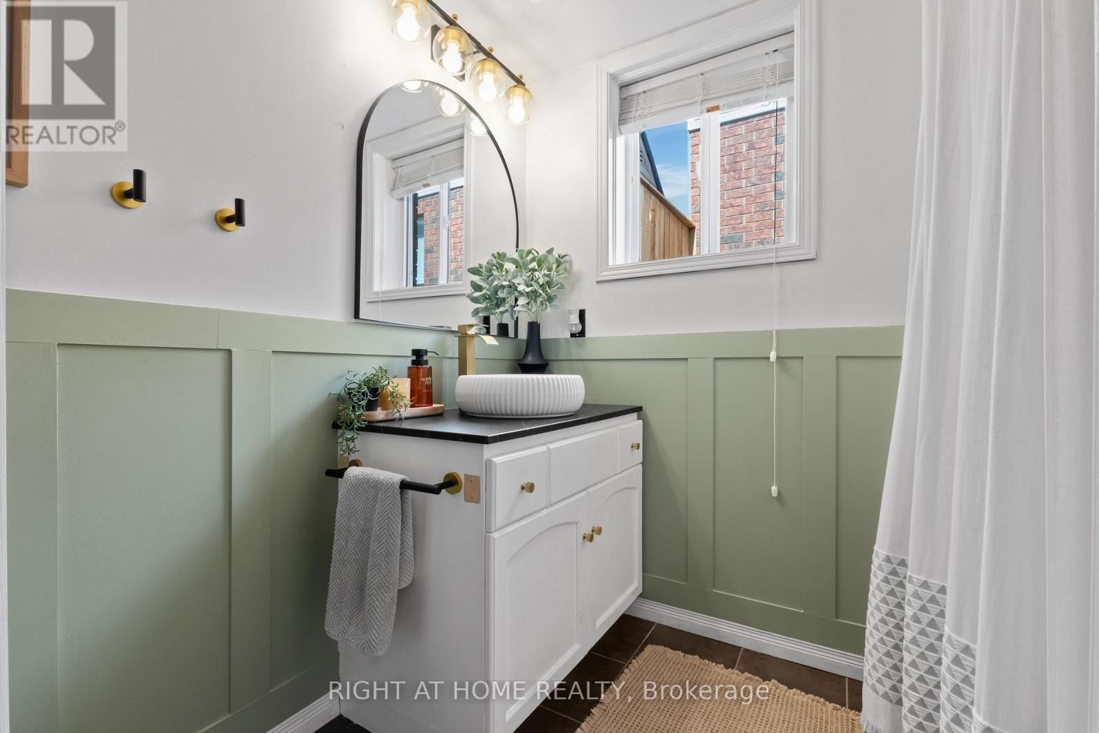 15 SETTLERS ROAD Image 31