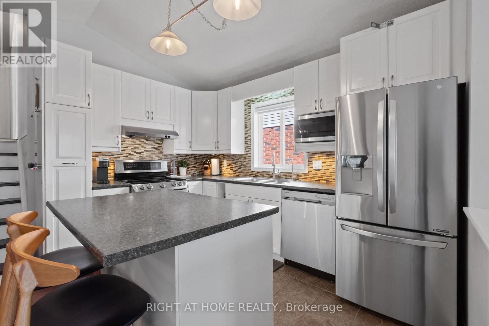 15 SETTLERS ROAD Image 8