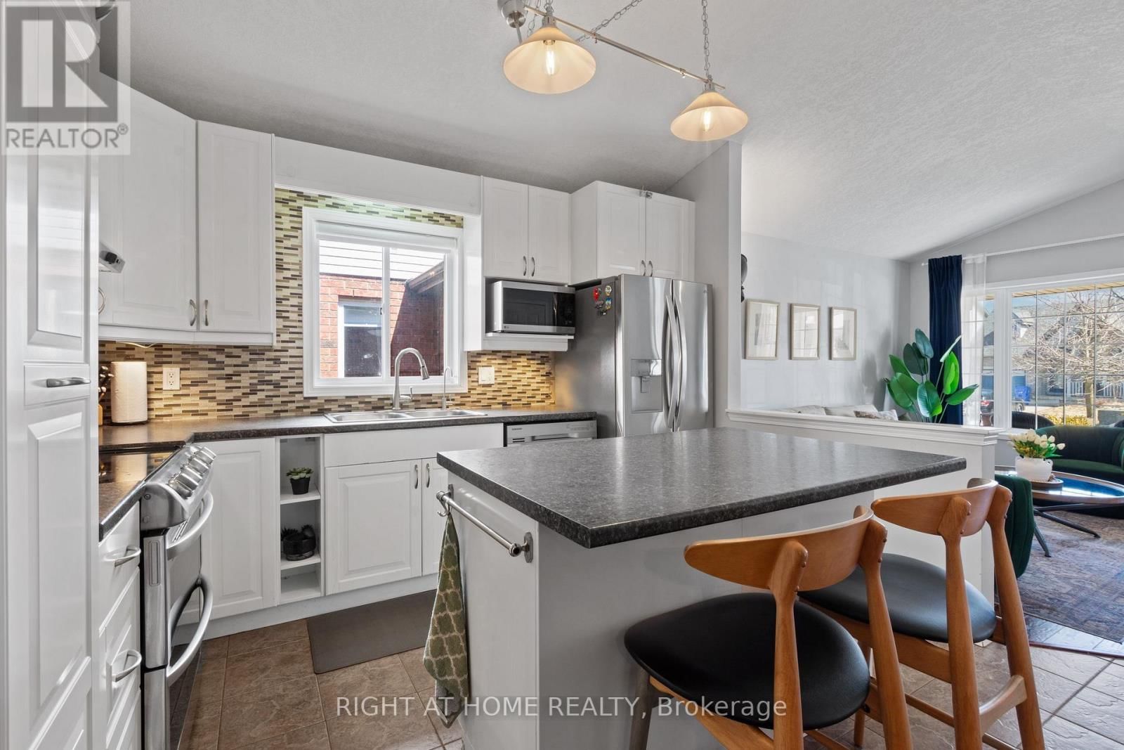 15 SETTLERS ROAD Image 9