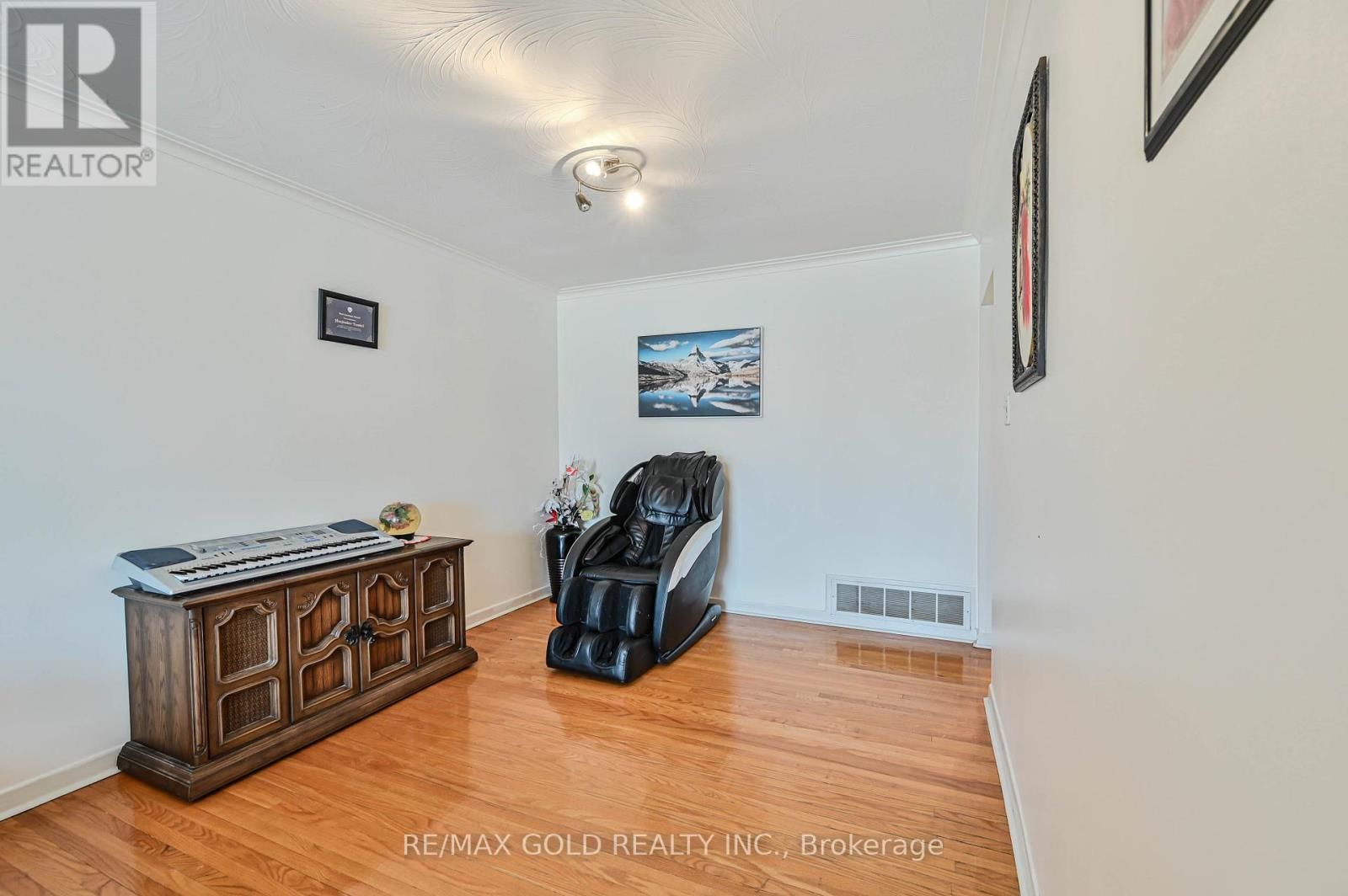 7282 SHALLFORD ROAD Image 11