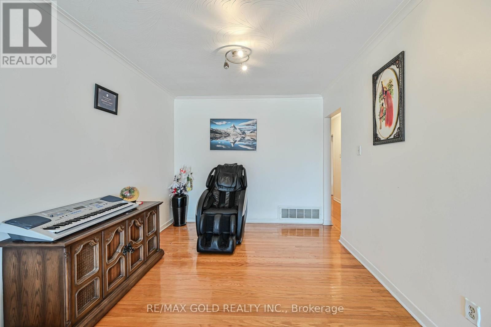 7282 SHALLFORD ROAD Image 12