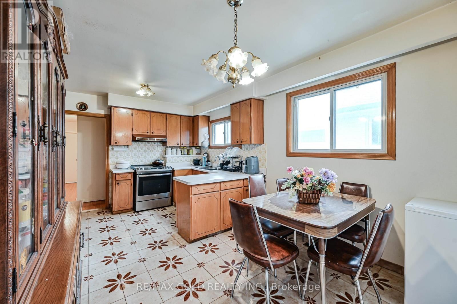 7282 SHALLFORD ROAD Image 14