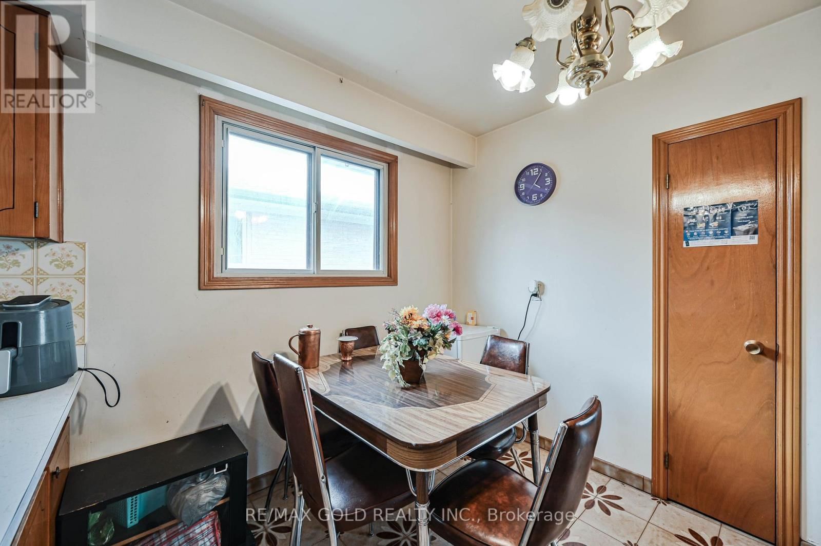 7282 SHALLFORD ROAD Image 18