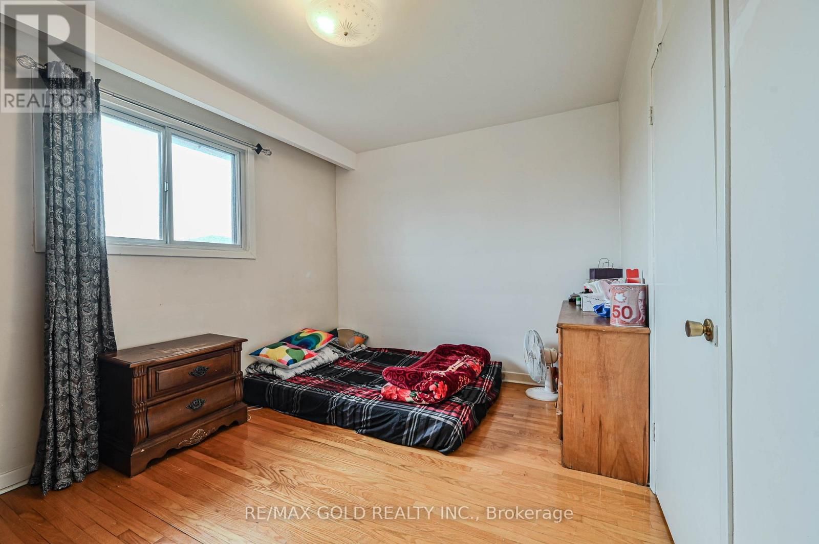 7282 SHALLFORD ROAD Image 25