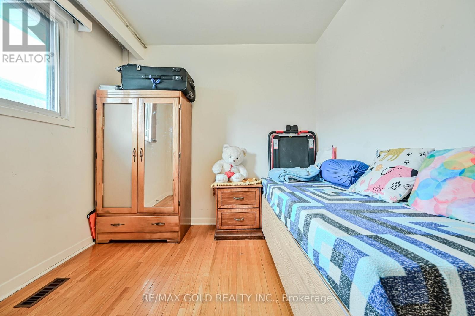 7282 SHALLFORD ROAD Image 27