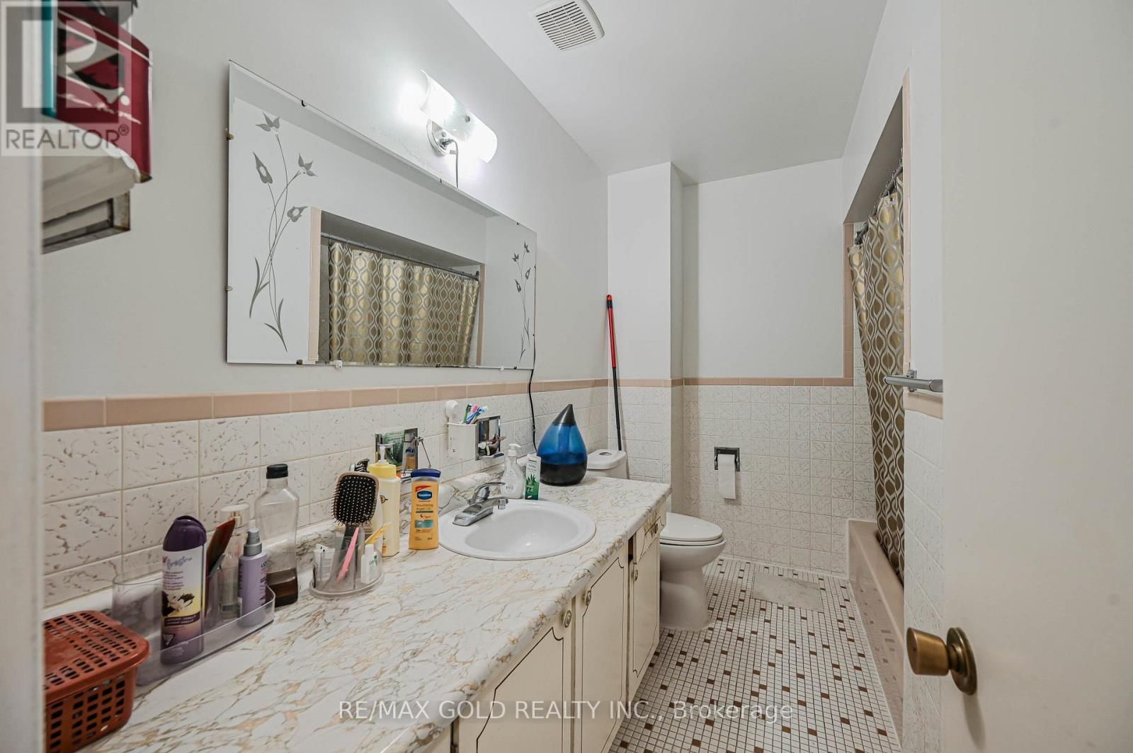 7282 SHALLFORD ROAD Image 31