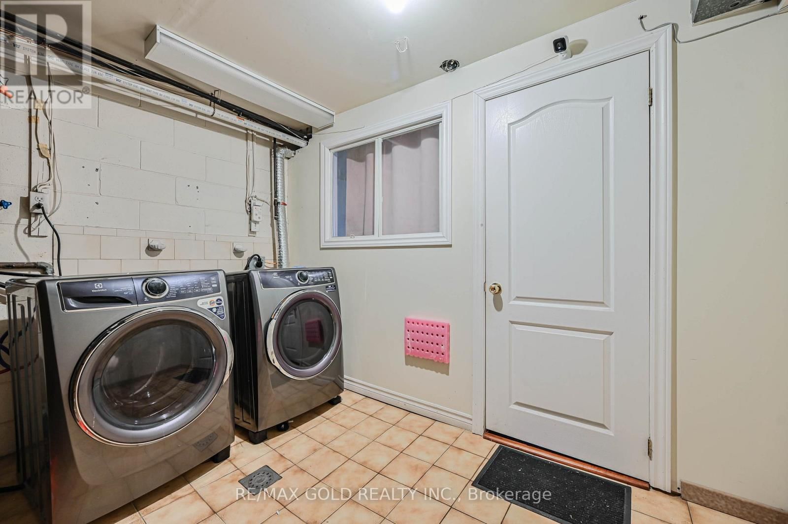 7282 SHALLFORD ROAD Image 32