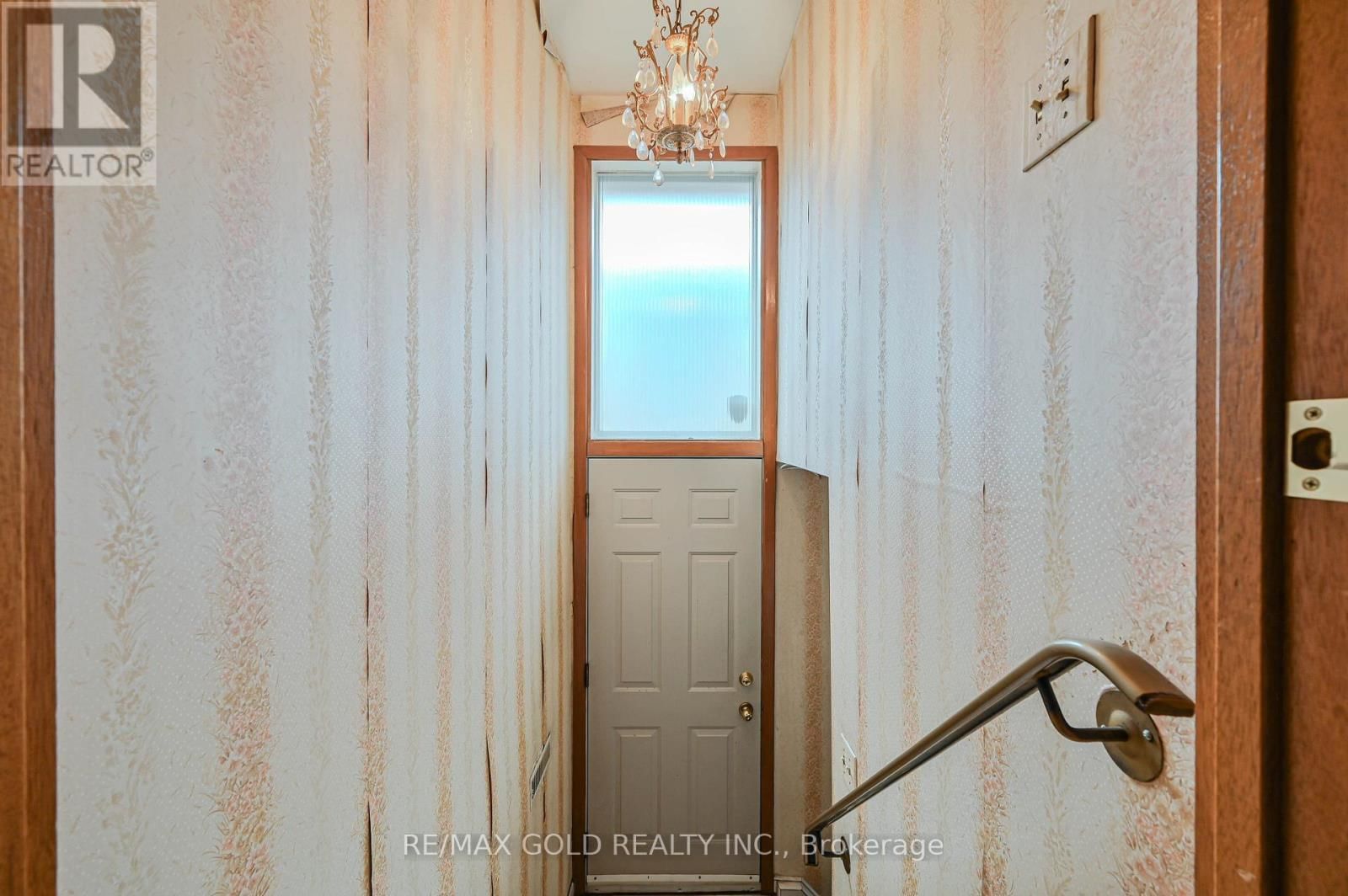 7282 SHALLFORD ROAD Image 35