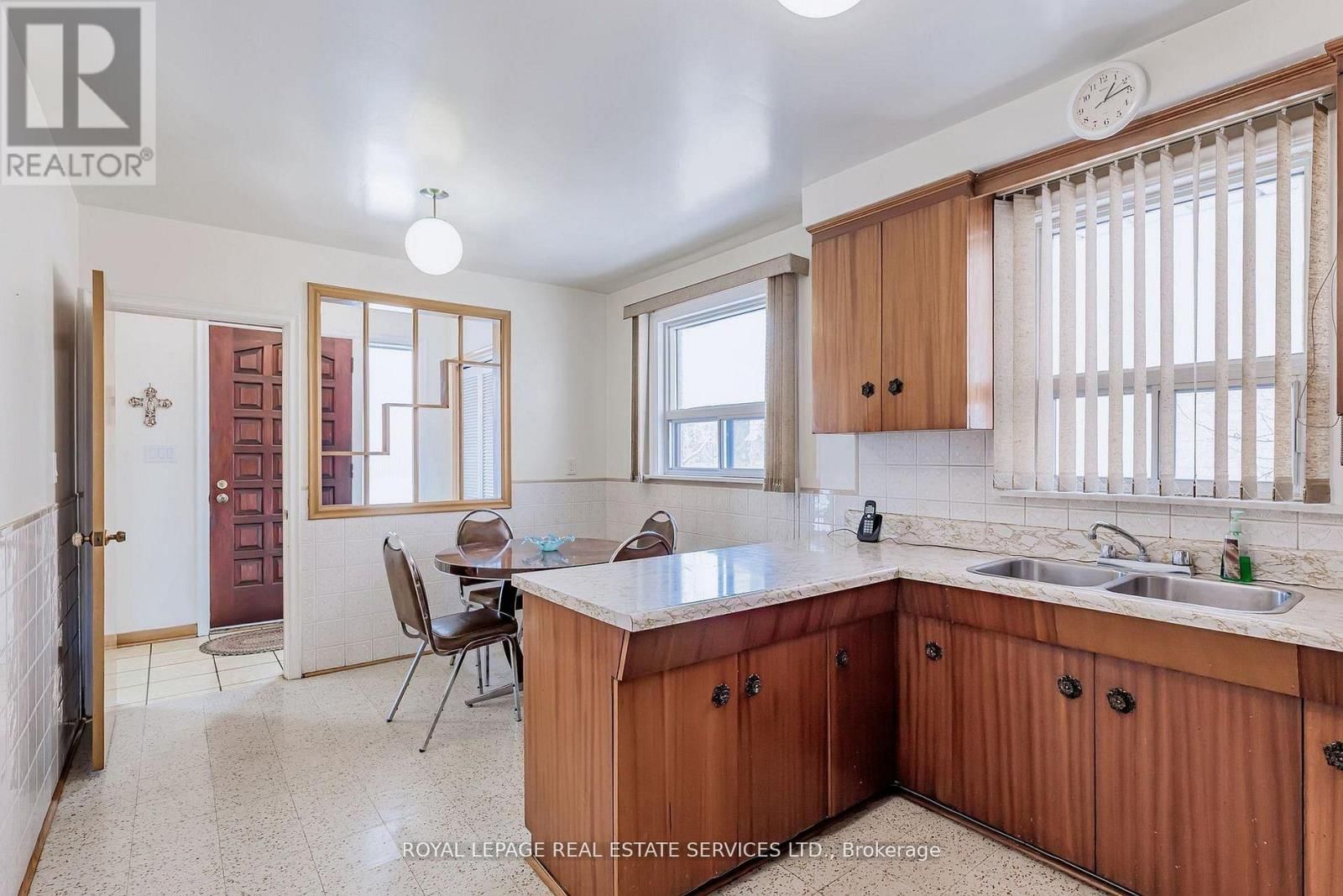 167 CORNELIUS PARKWAY Image 15