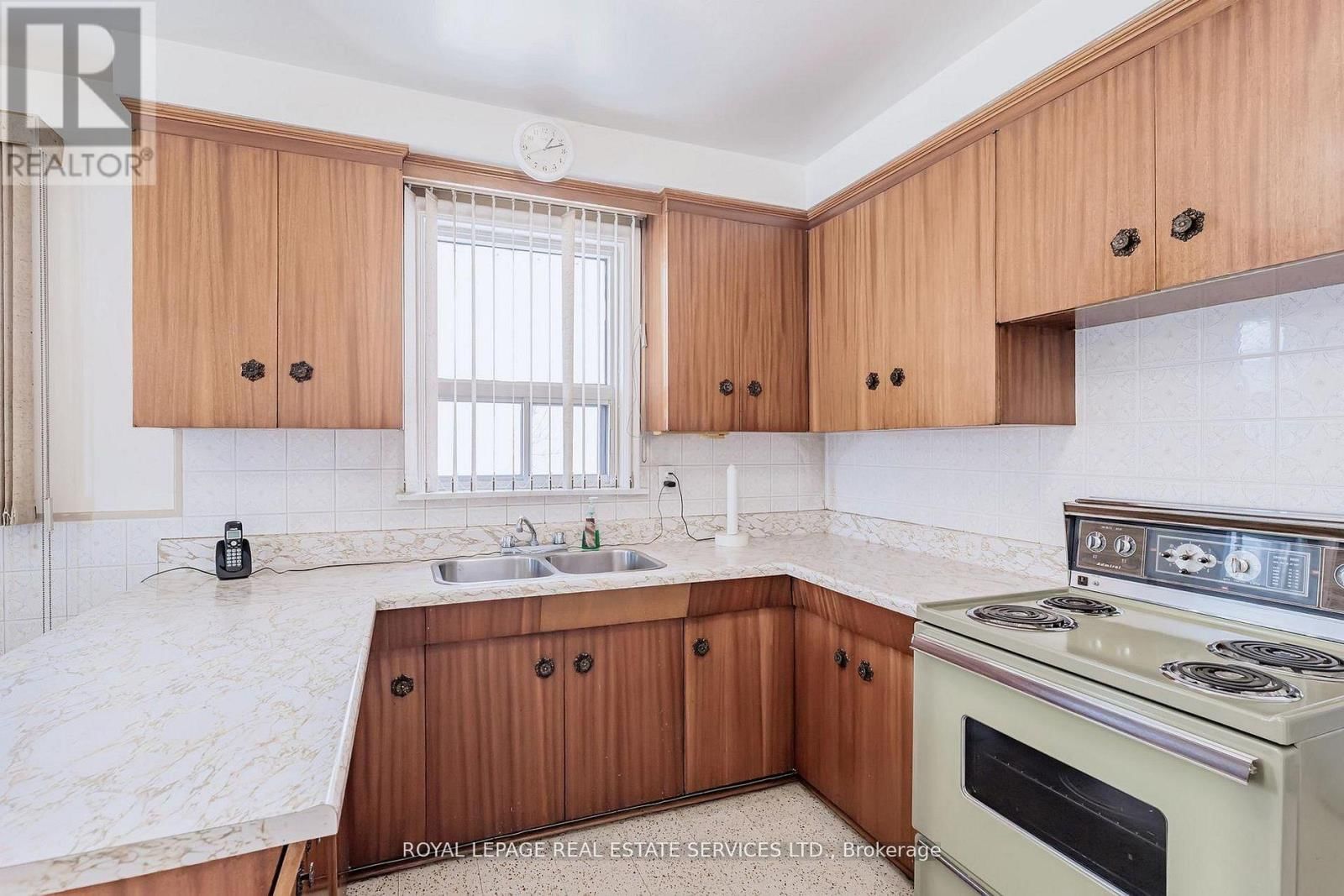 167 CORNELIUS PARKWAY Image 16