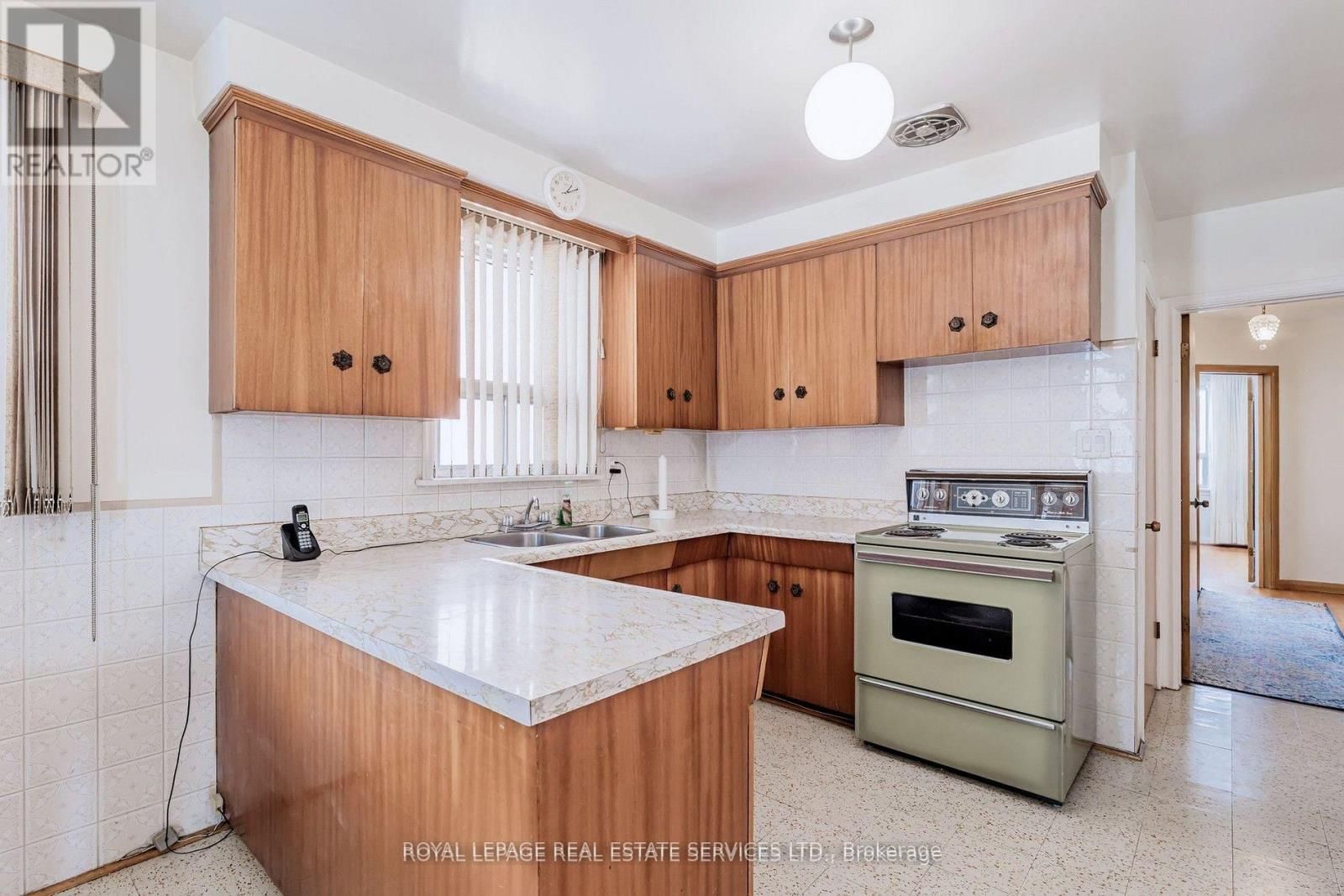 167 CORNELIUS PARKWAY Image 17