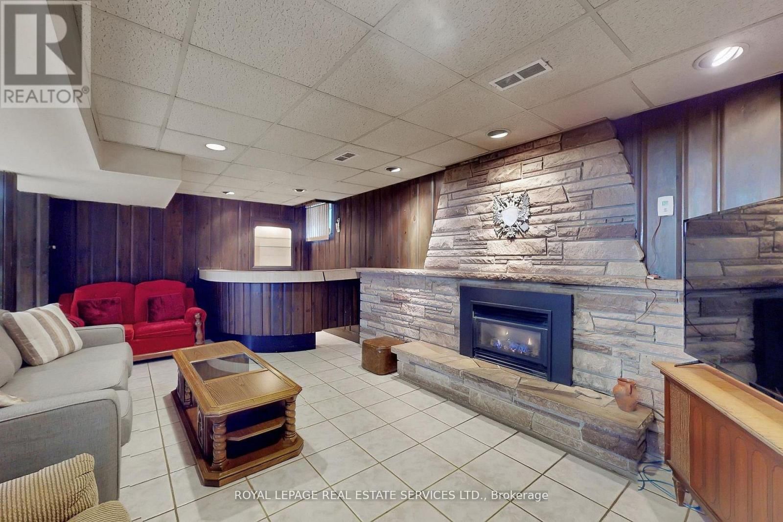 167 CORNELIUS PARKWAY Image 24