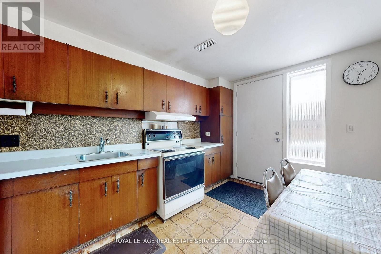 167 CORNELIUS PARKWAY Image 26