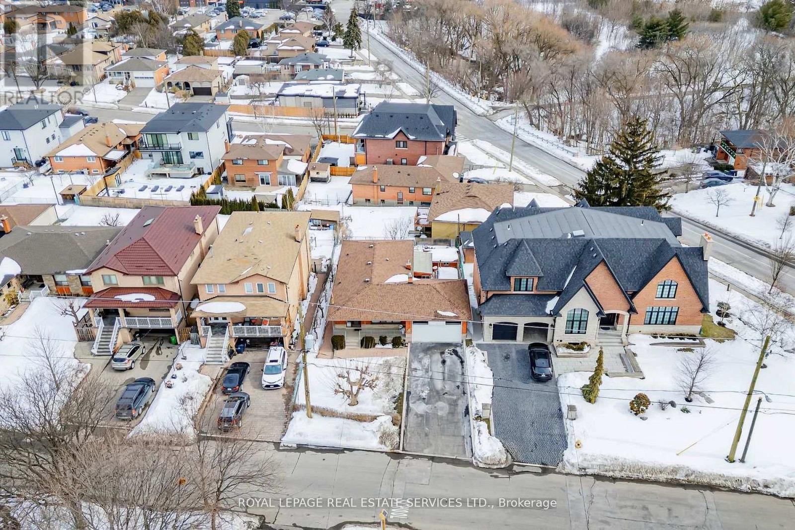 167 CORNELIUS PARKWAY Image 32