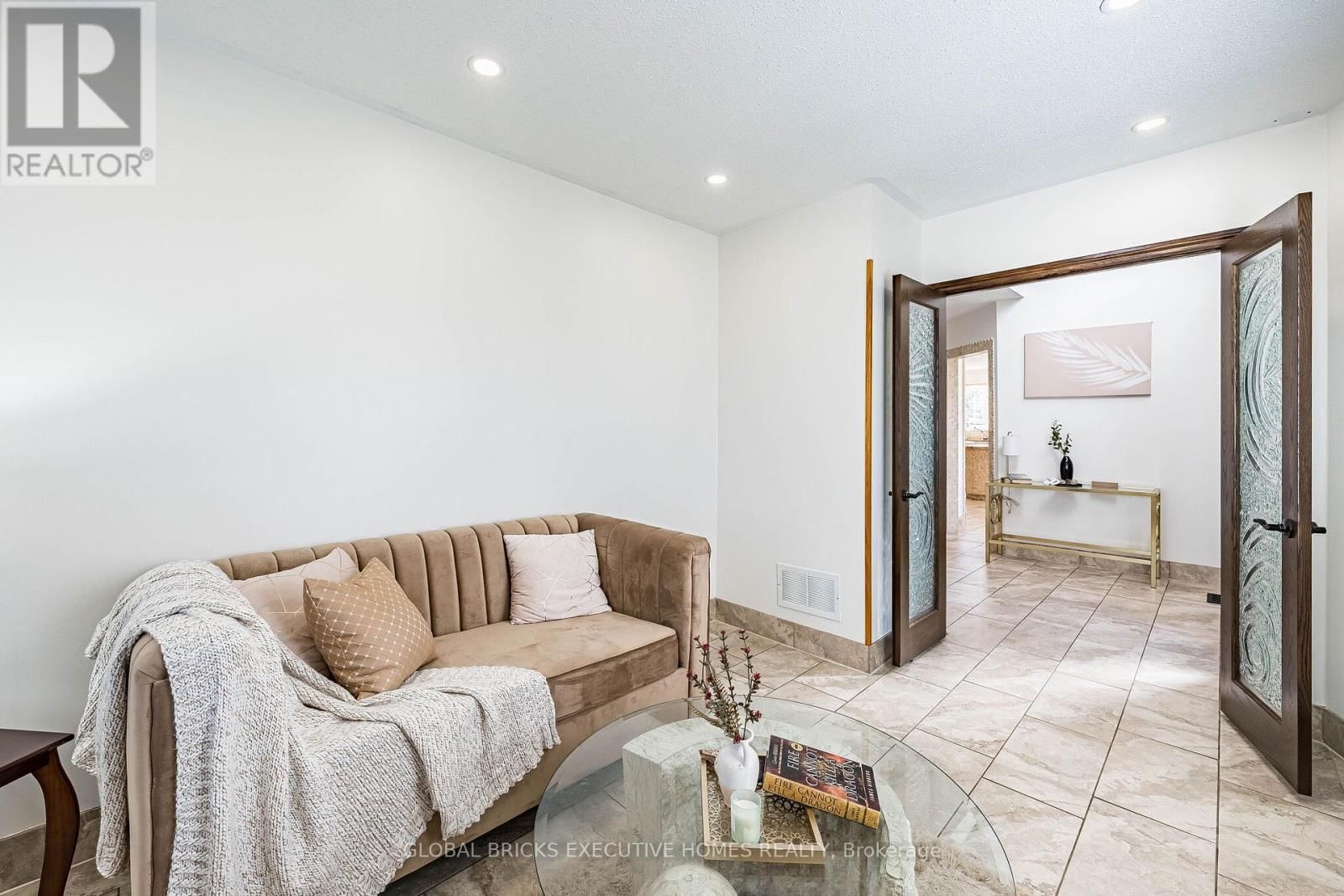 40 HUBERT CORLESS DRIVE SOUTH Image 12