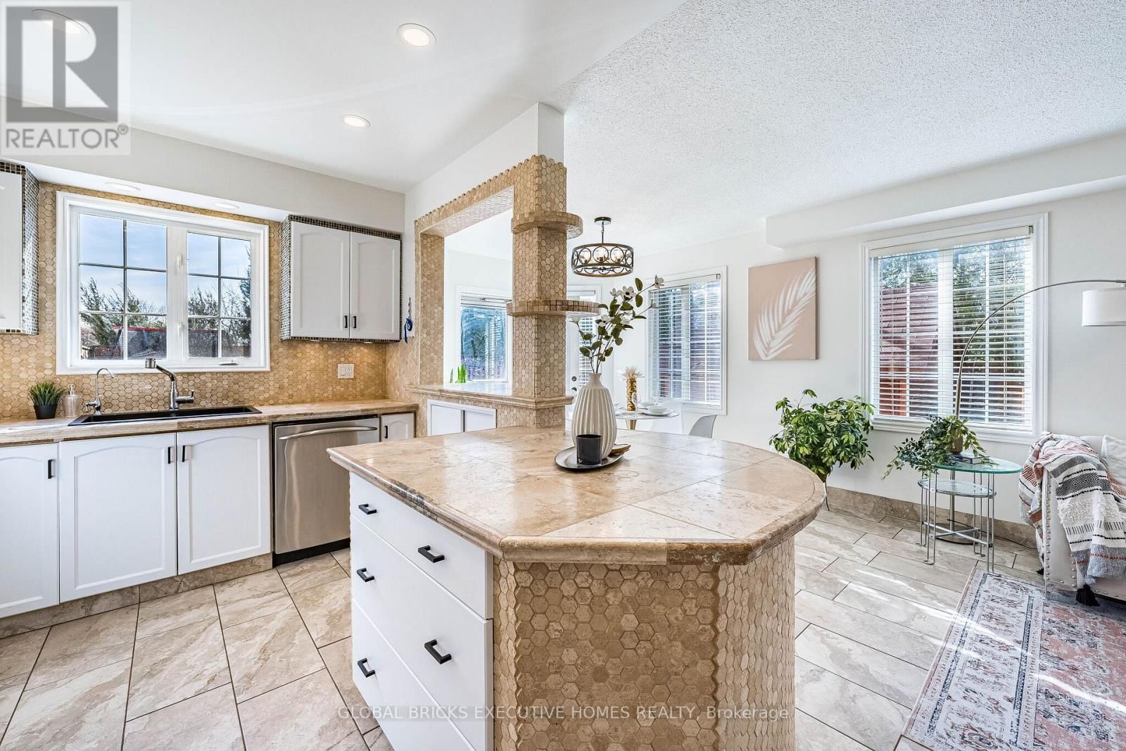 40 HUBERT CORLESS DRIVE SOUTH Image 22