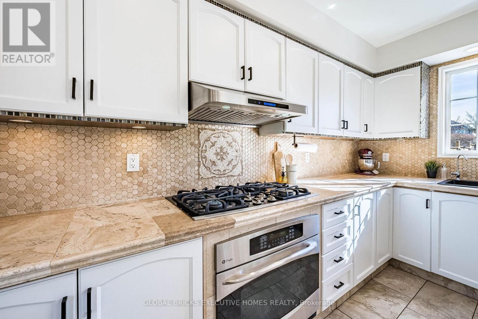 40 HUBERT CORLESS DRIVE SOUTH Image 23