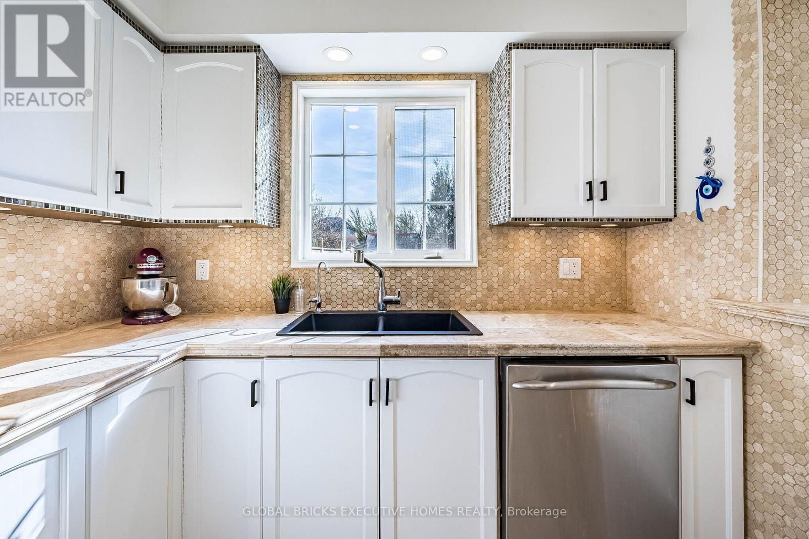 40 HUBERT CORLESS DRIVE SOUTH Image 24