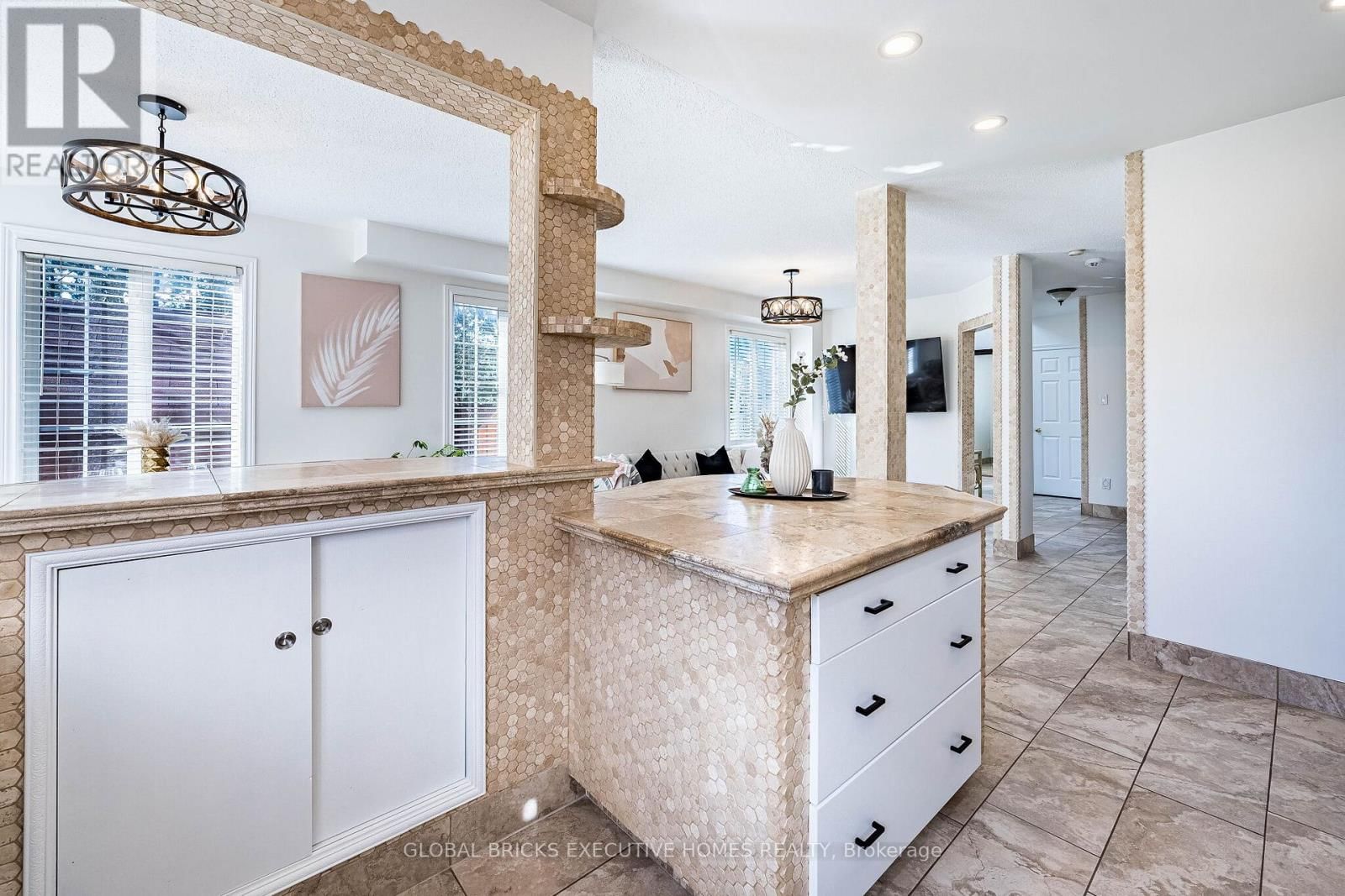 40 HUBERT CORLESS DRIVE SOUTH Image 25