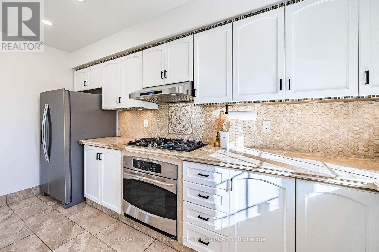 40 HUBERT CORLESS DRIVE SOUTH Image 26