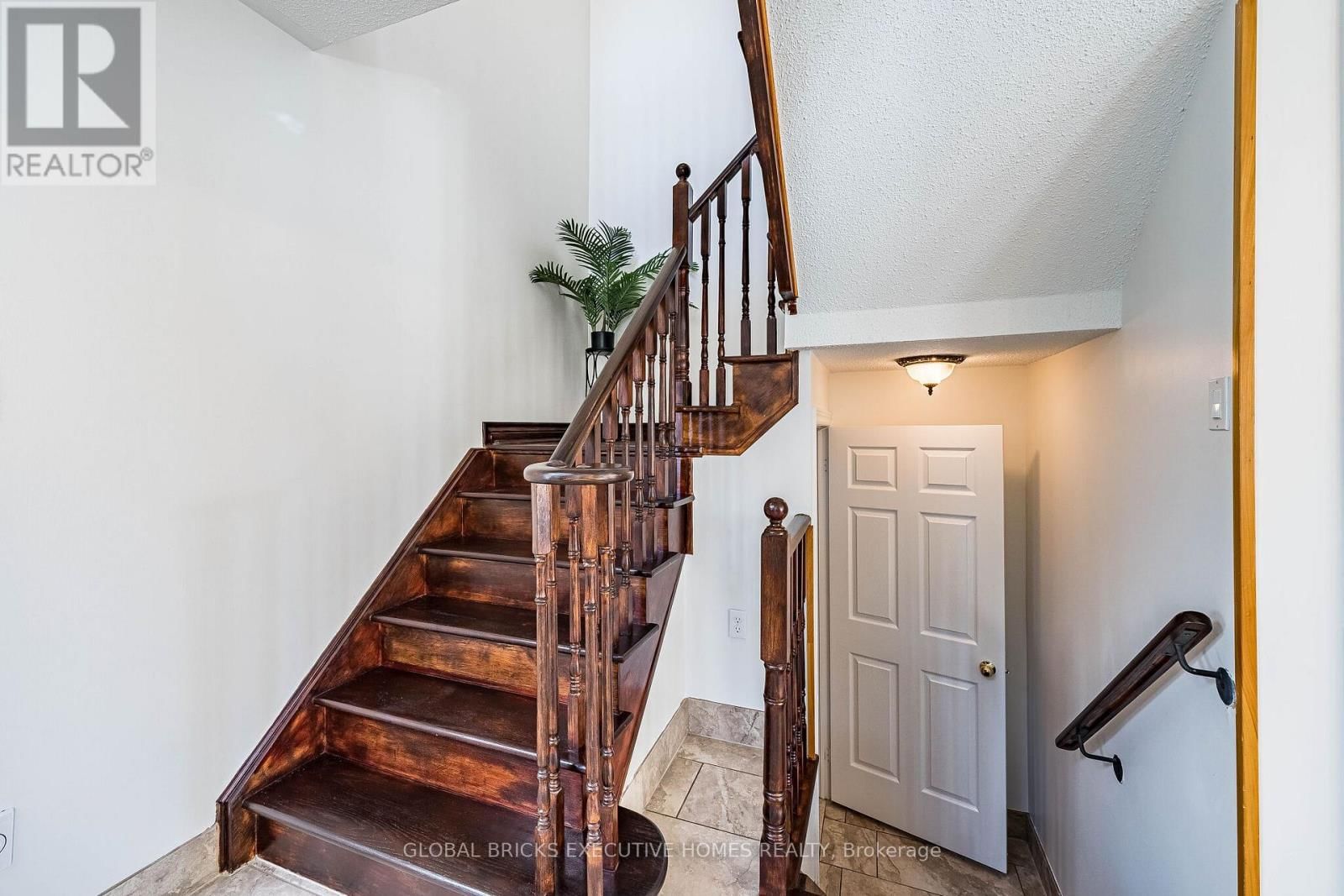 40 HUBERT CORLESS DRIVE SOUTH Image 27