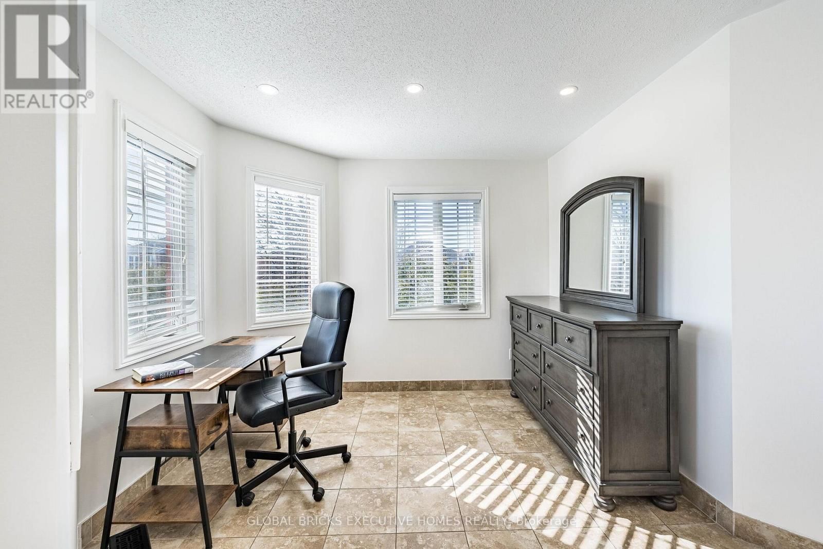 40 HUBERT CORLESS DRIVE SOUTH Image 33