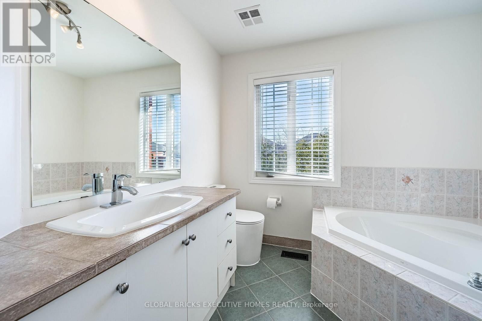 40 HUBERT CORLESS DRIVE SOUTH Image 34