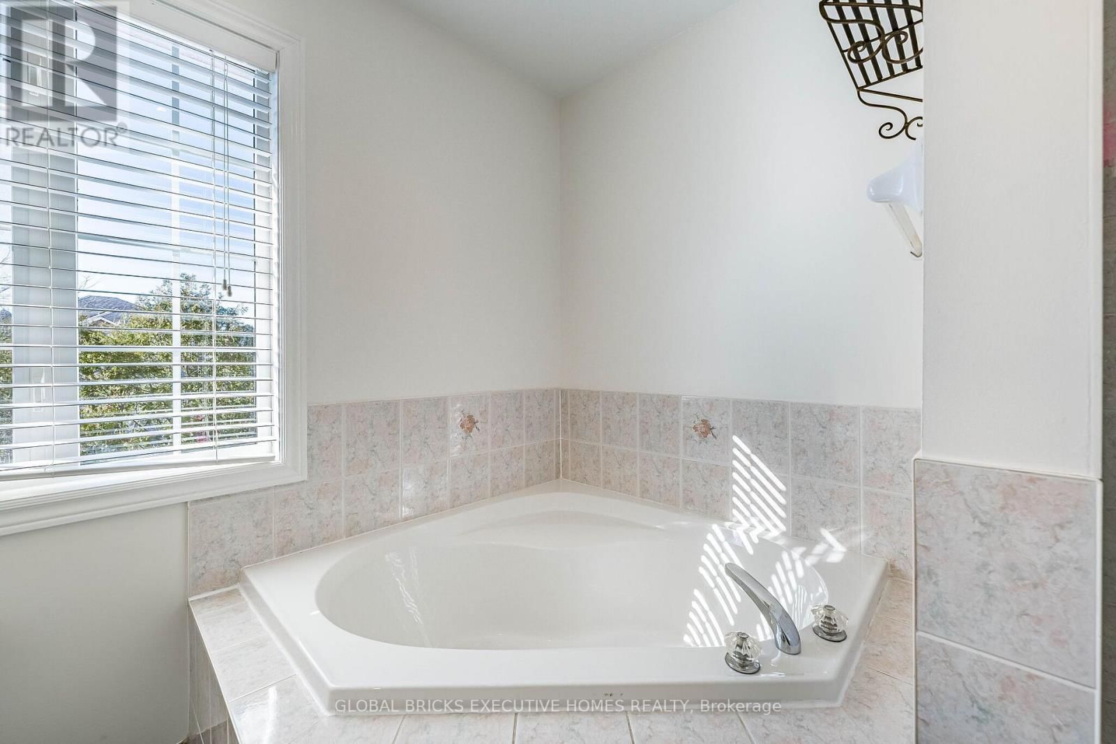 40 HUBERT CORLESS DRIVE SOUTH Image 35