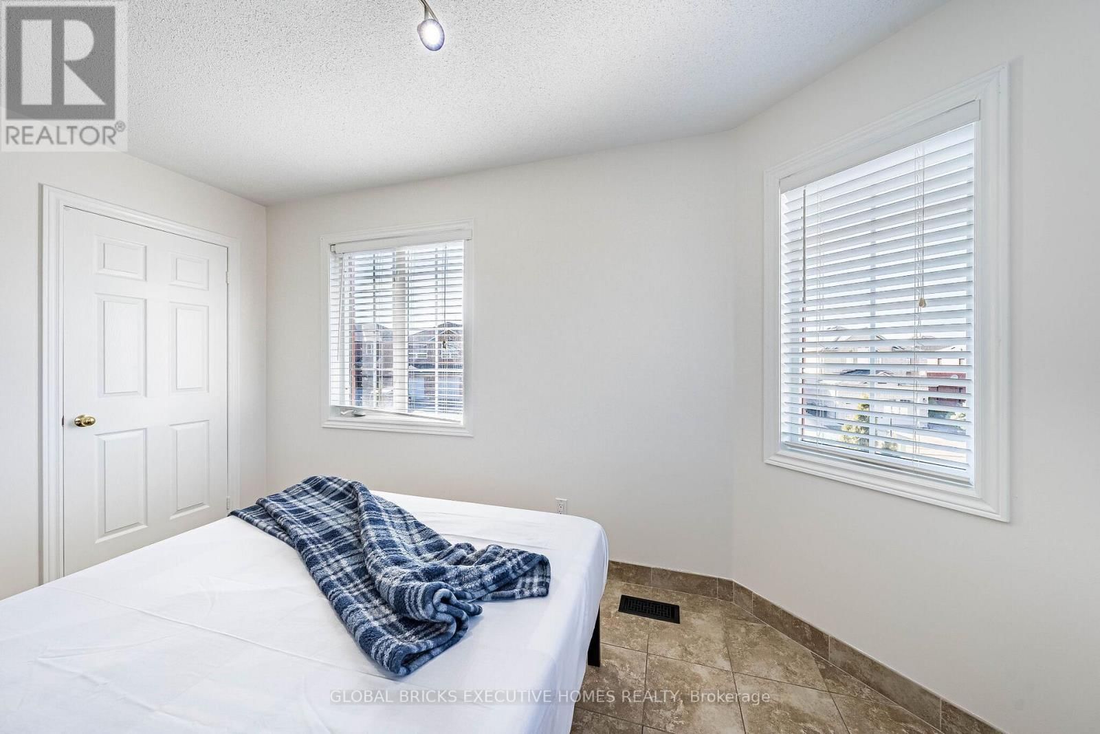 40 HUBERT CORLESS DRIVE SOUTH Image 39