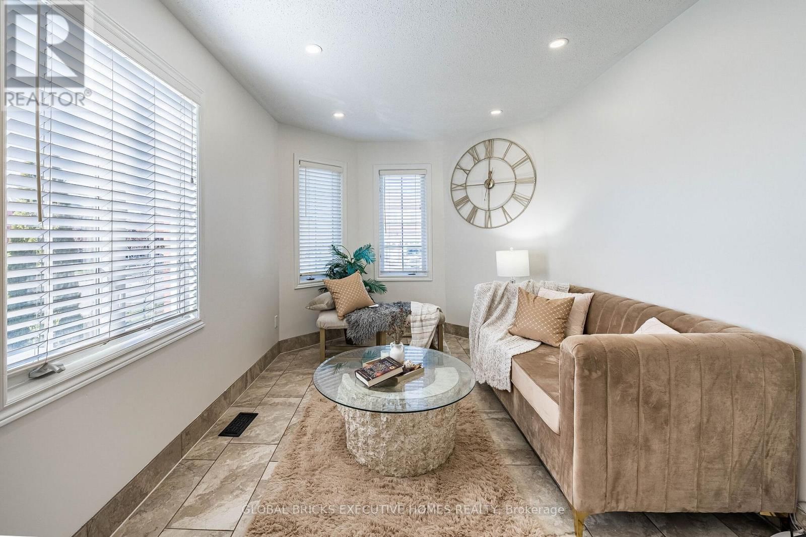 40 HUBERT CORLESS DRIVE SOUTH Image 9