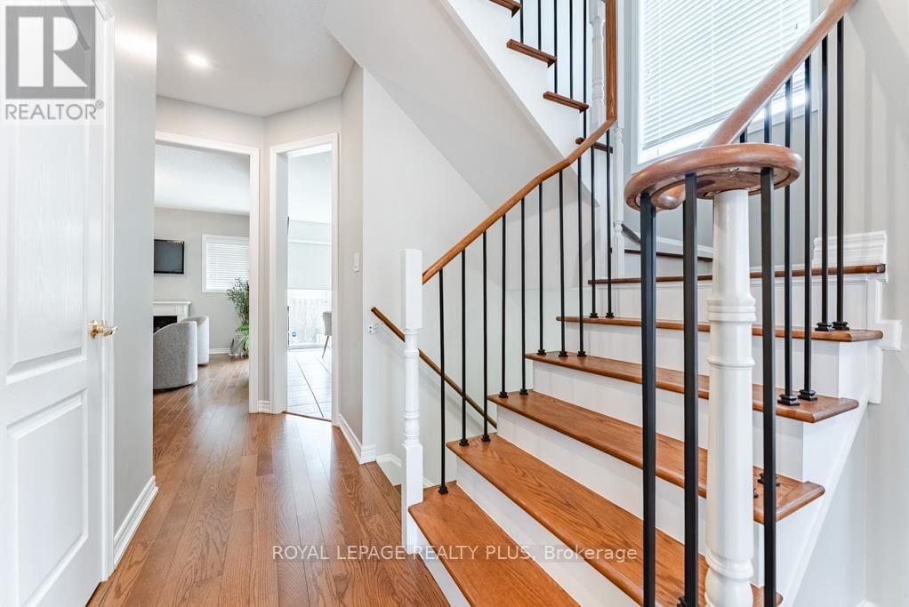 580 HOLLAND HEIGHTS Image 12