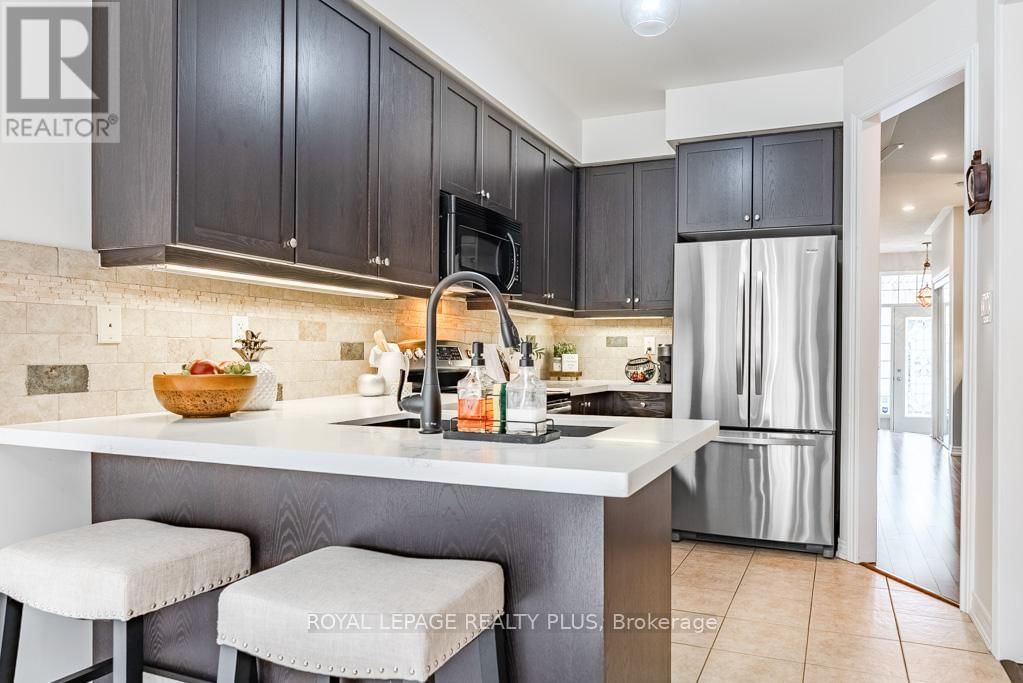 580 HOLLAND HEIGHTS Image 16